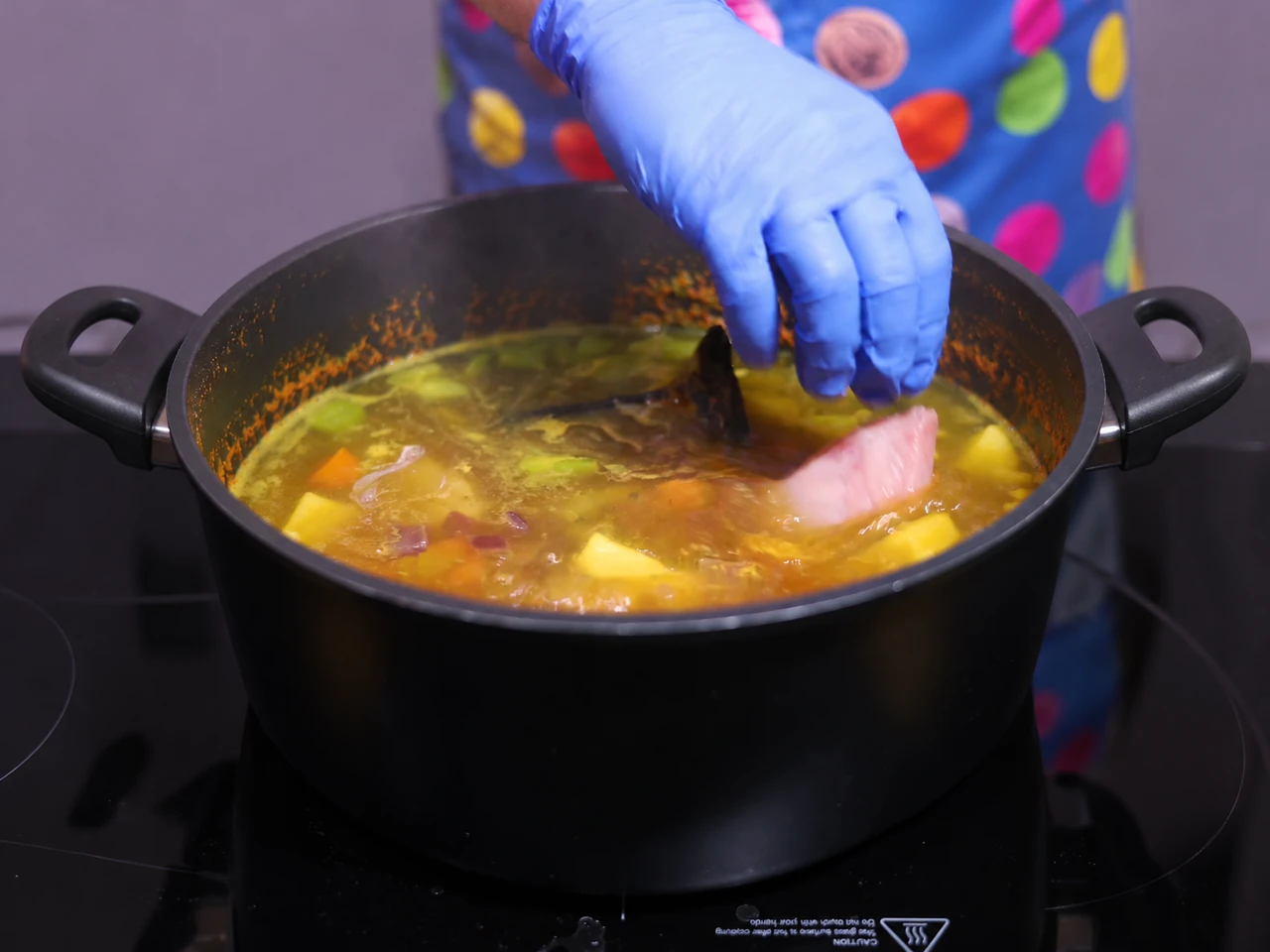 Paso 5 de Encebollado de Ecuador