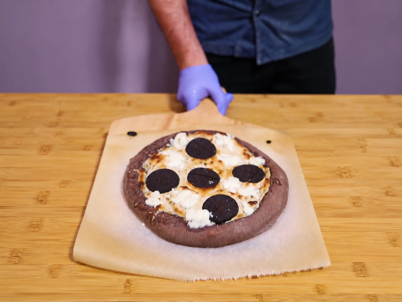 Paso 7 de Pizza de Chocolate y Oreos
