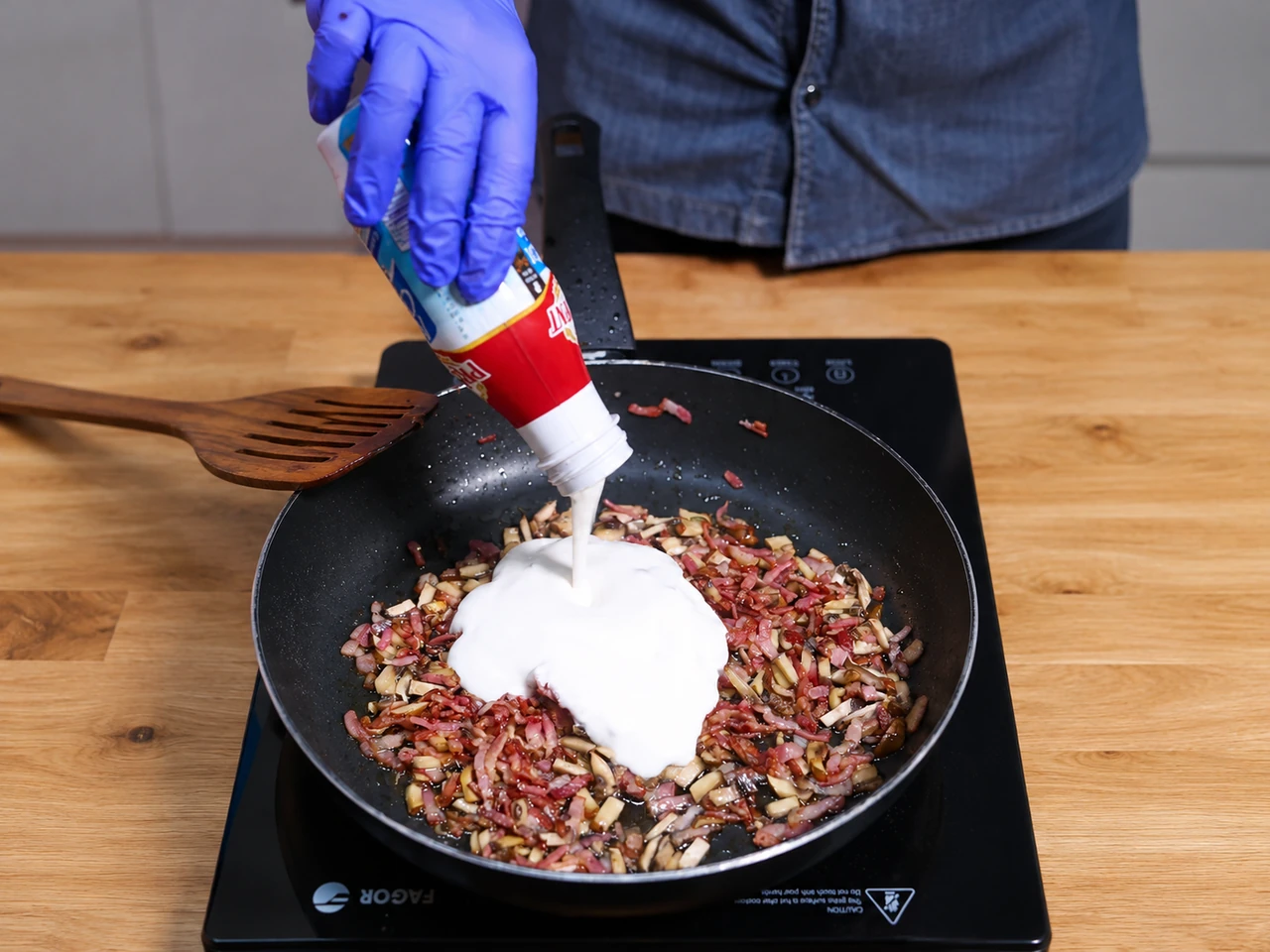 Paso 5 de Carbonara de Estudiantes