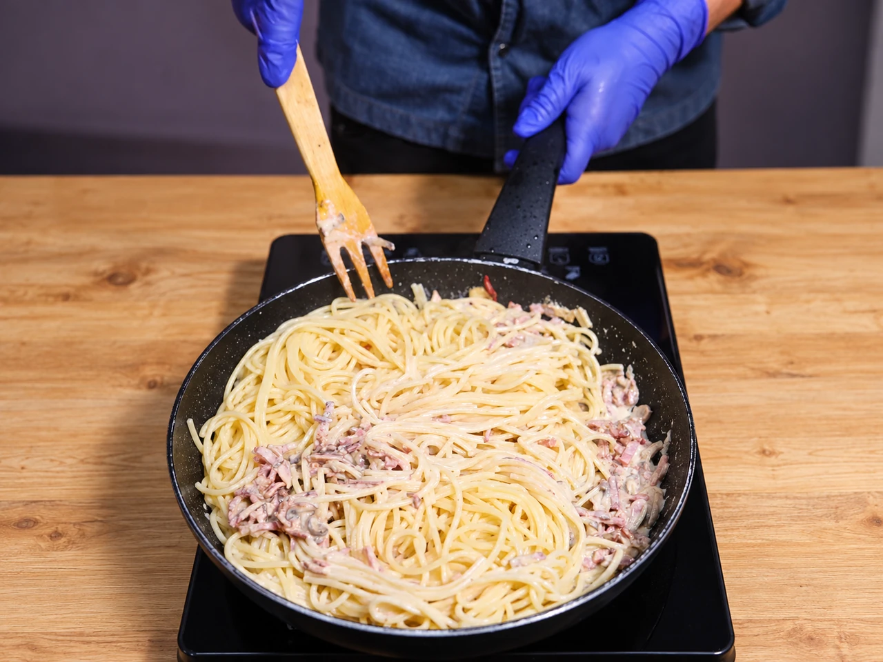 Paso 8 de Carbonara de Estudiantes