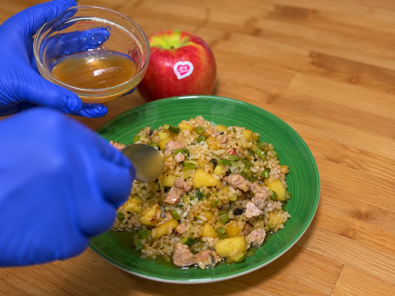 Paso 10 de Arroz con Manzana Pink Lady y Cerdo