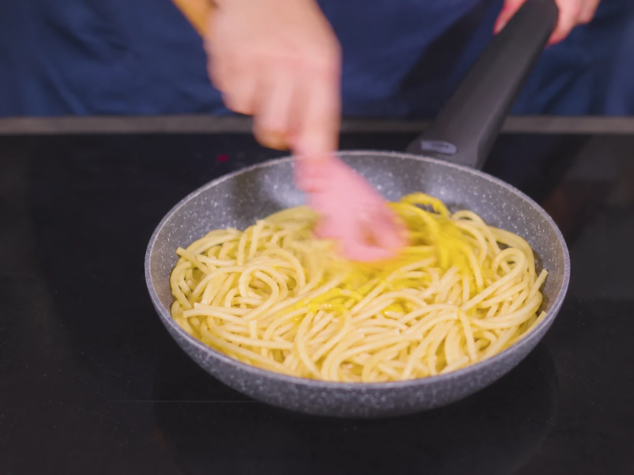 Paso 9 de Carbonara Italiana