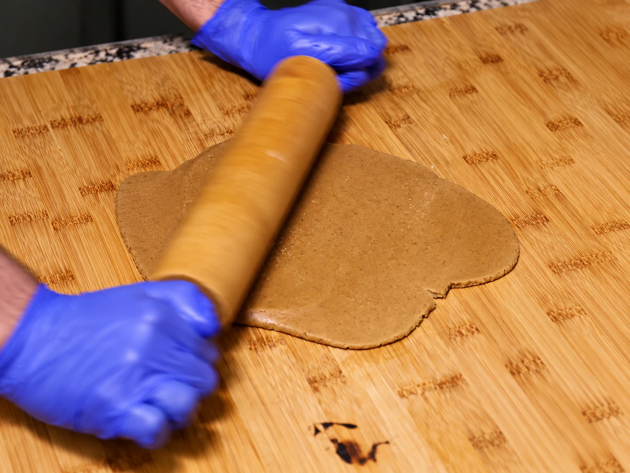 Paso 6 de Galletas de Jengibre de Dinosaurio