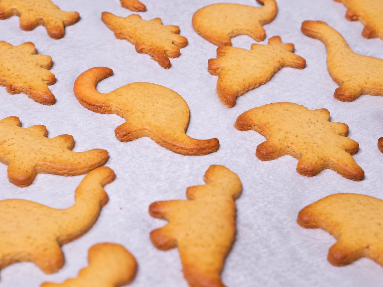Paso 8 de Galletas de Jengibre de Dinosaurio