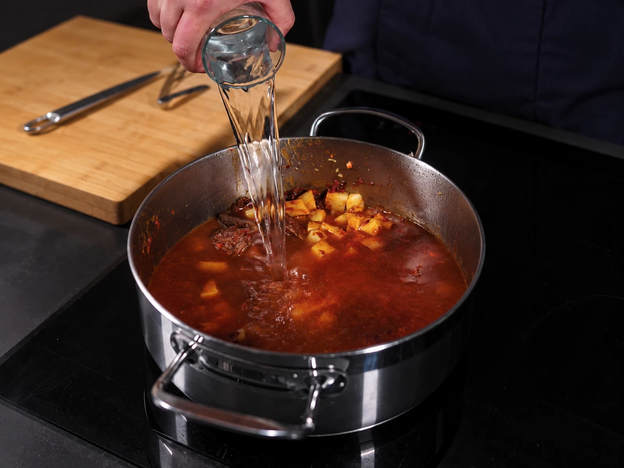 Paso 4 de Goulash de Hungría