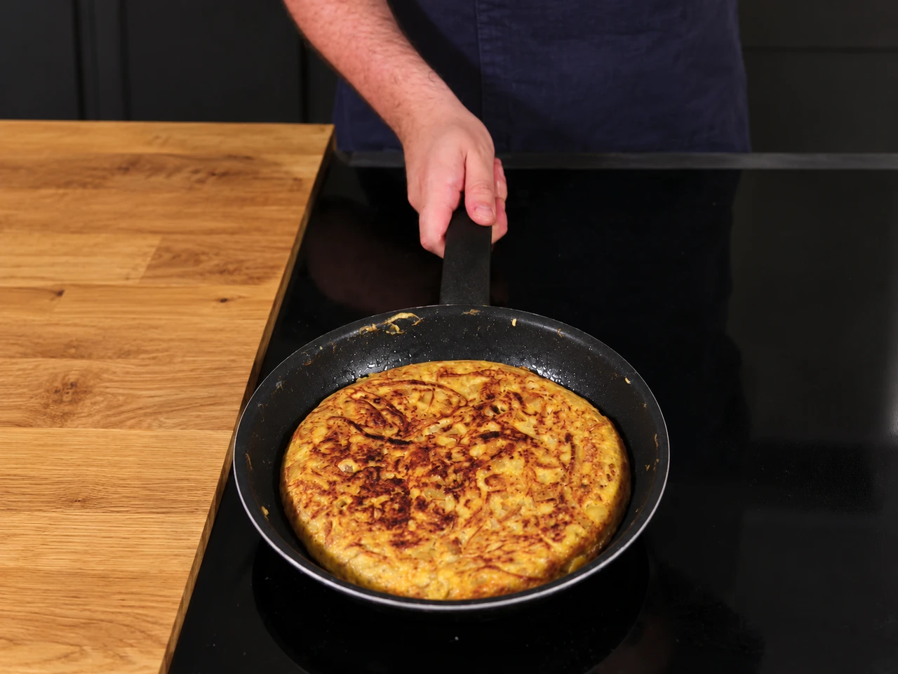 Paso 6 de Bocadillo de Tortilla de Patatas de España