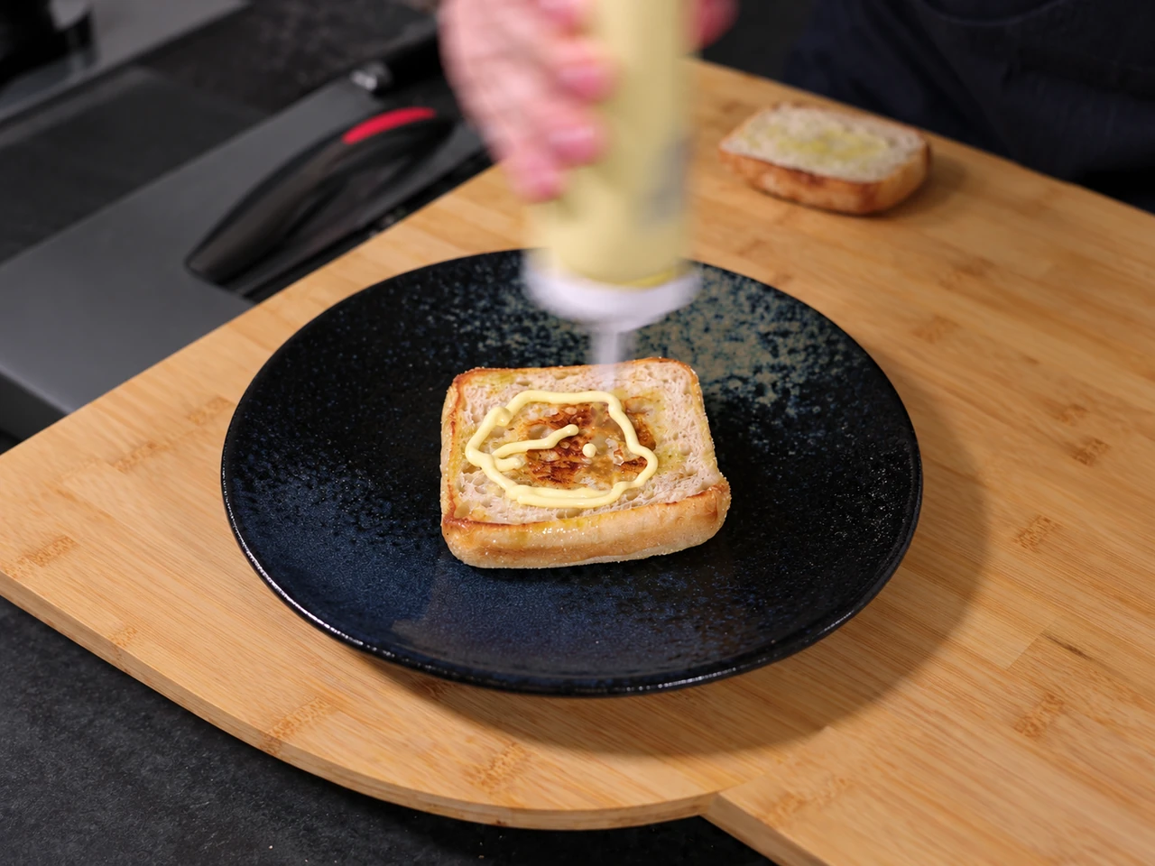 Paso 7 de Bocadillo de Tortilla de Patatas de España