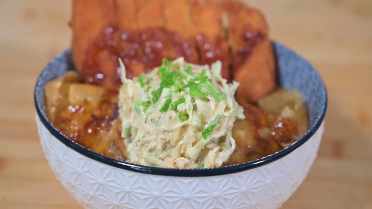 Paso 12 de Katsudon con arroz aromático y ensalada de repollo