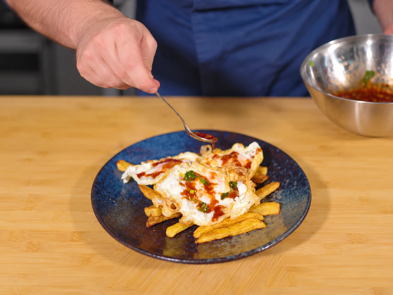 Paso 8 de Huevos con Patatas Perfectas