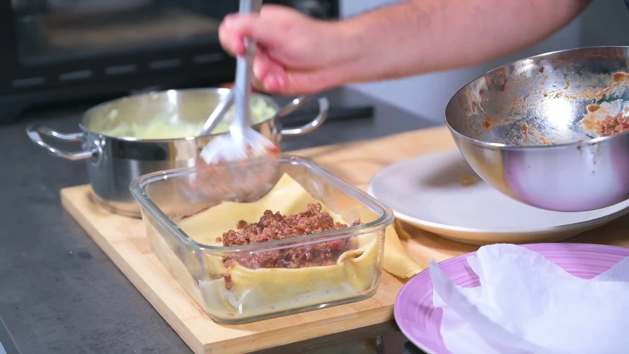 Paso 10 de Lasaña casera con pasta fresca y bechamel