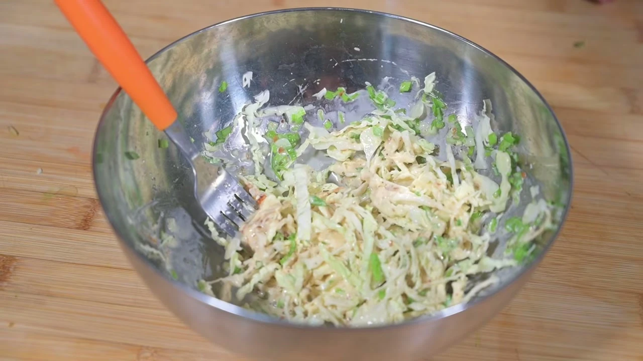 Paso 8 de Katsudon con arroz aromático y ensalada de repollo