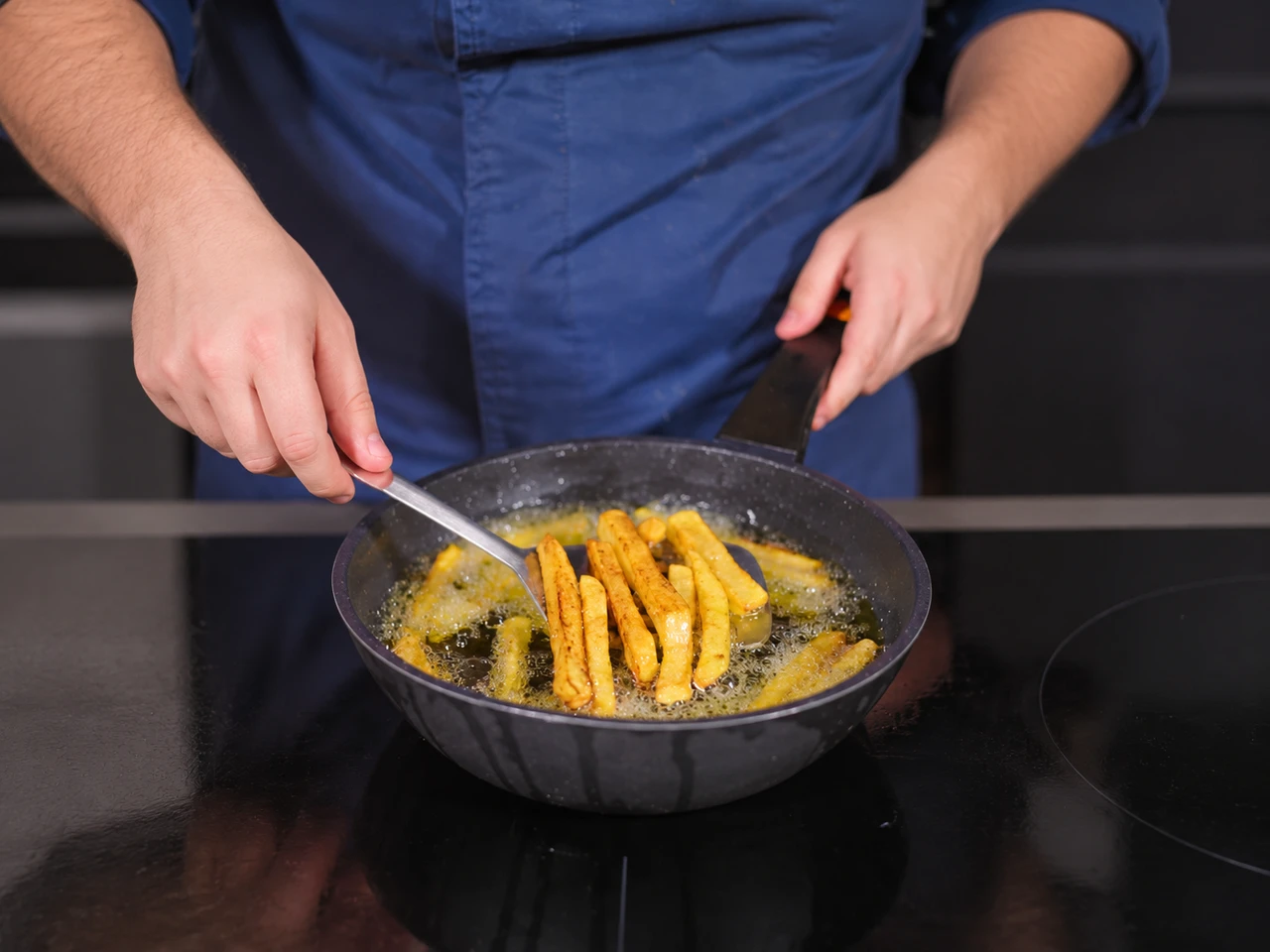 Paso 4 de Huevos con Patatas Perfectas
