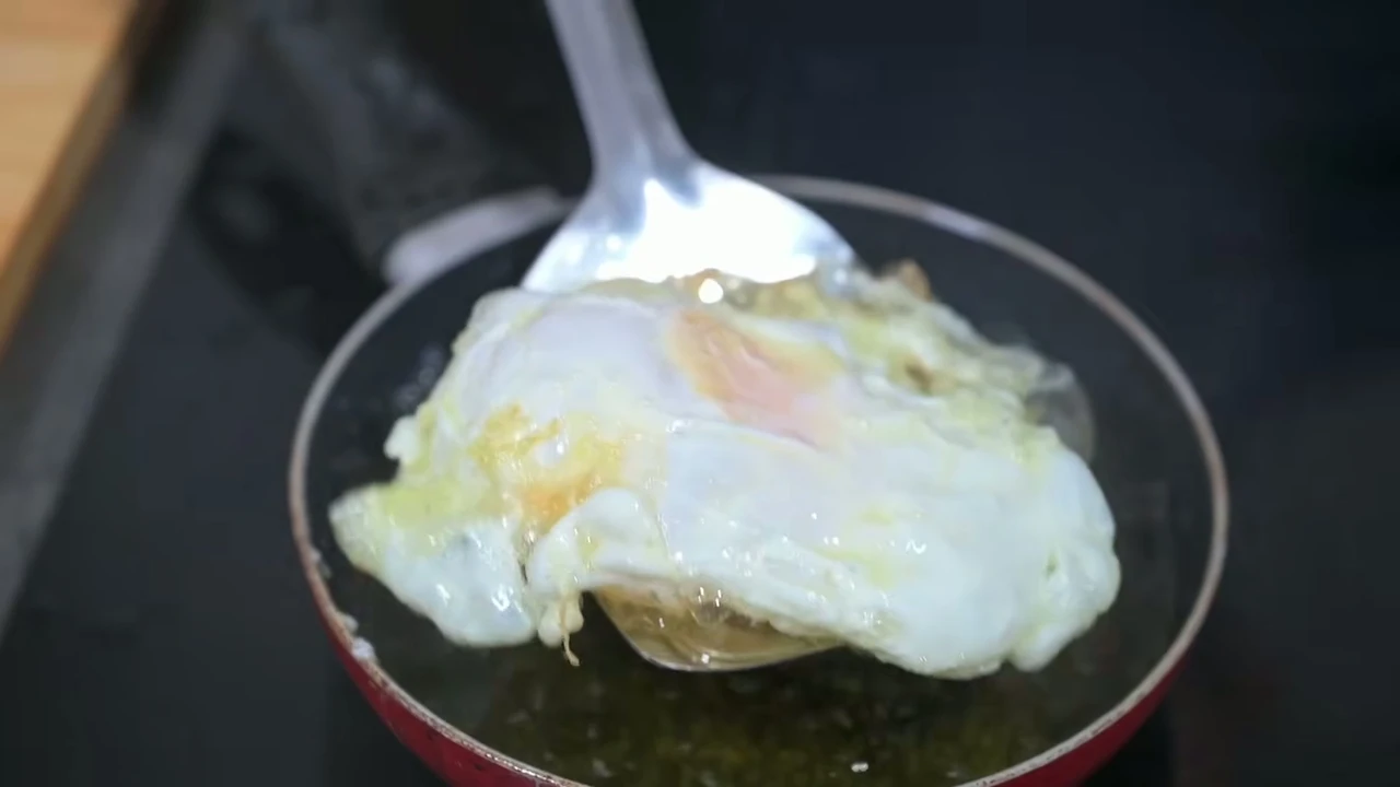 Paso 9 de Pisto manchego con huevo frito