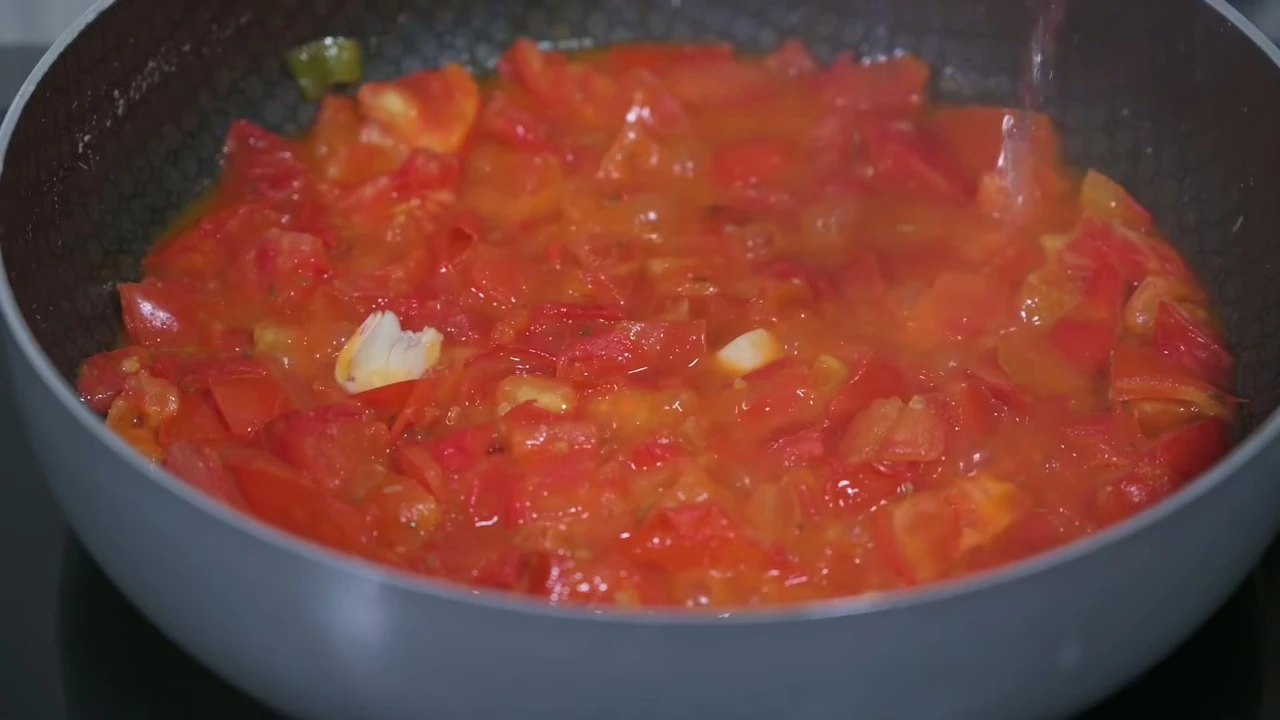 Paso 6 de Pisto manchego con huevo frito