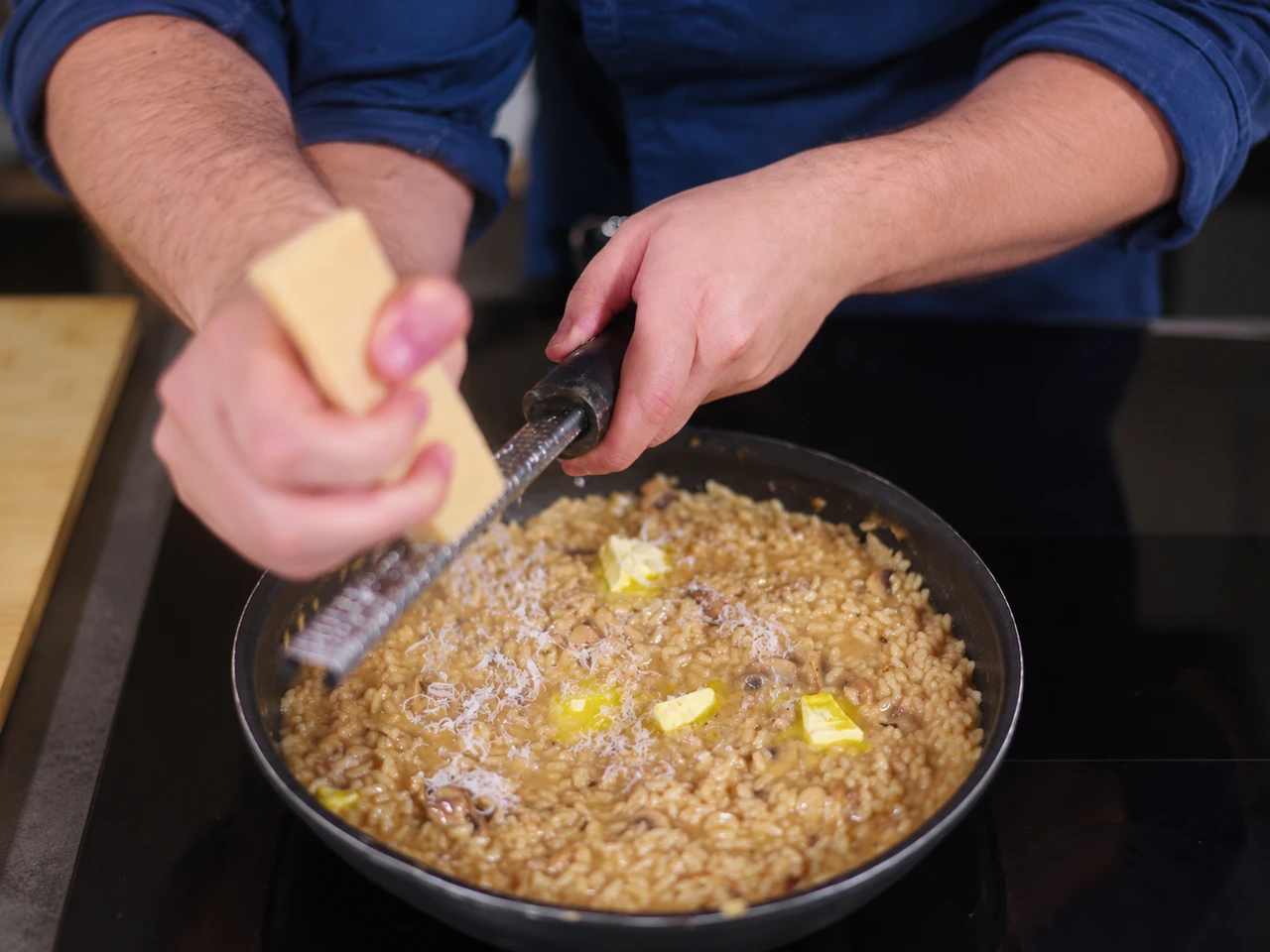 Paso 7 de Risotto de Dungeon Meshi
