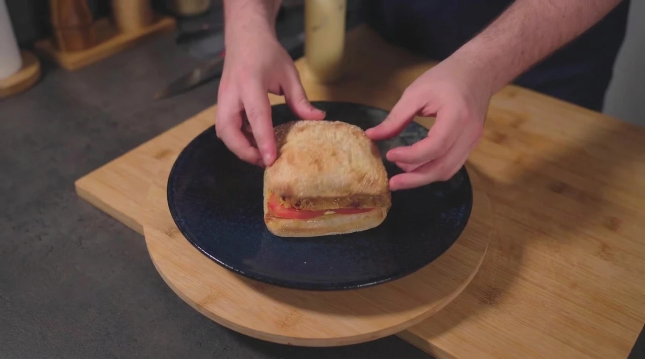 Bocadillo de Tortilla de Patatas de España